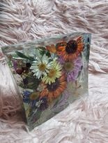 Wedding bouquet dried and preserved in resin block
15x15x5 cm